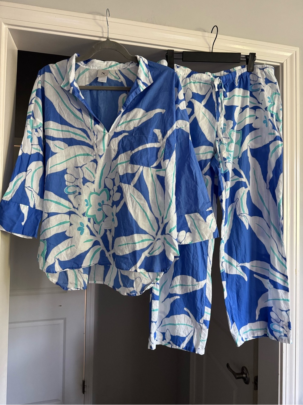 Natori 100% Cotton Blue and White Floral Cropped Pajama Set Large